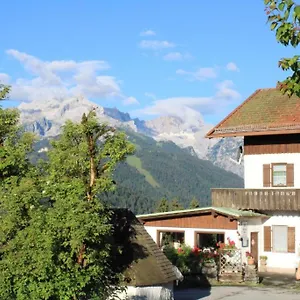 Pfeiffer Alm Am Sonnenhang Mit Blick Auf Zugspitze Garmisch-Partenkirchen
